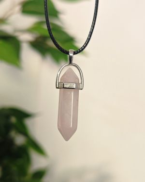 Colgante Punta de Cuarzo Rosa – Amor y Armonía