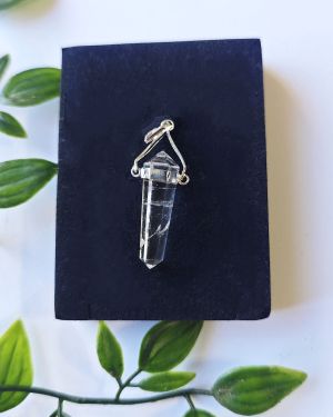 Colgante Punta de Cuarzo Cristal – Energía y Claridad
